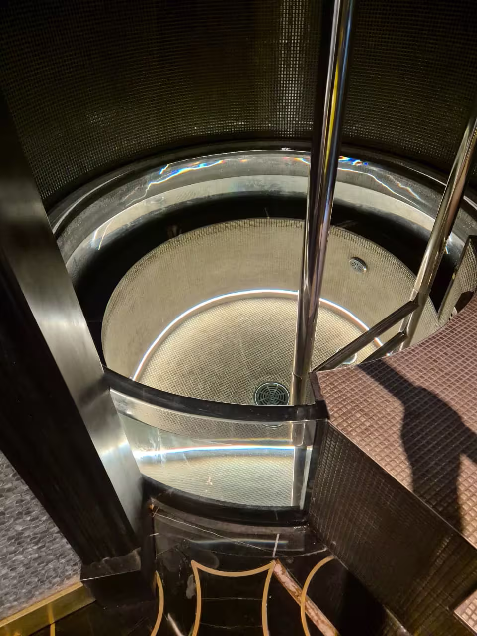 Curved Acrylic Wall for Jacuzzi