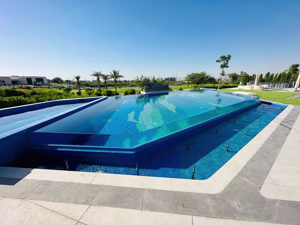 Swimming Pool Acrylic Panel Installation - Op1